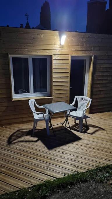 Studio En Rez De Jardin Avec Terrasse Privee - Le Petit Chateau Avesnois - Tv - Wifi - Logement Complet Avesnes-sur-Helpe Exterior photo