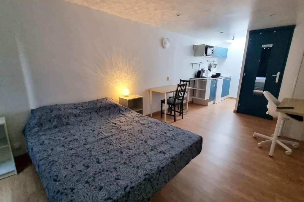 Studio En Rez De Jardin Avec Terrasse Privee - Le Petit Chateau Avesnois - Tv - Wifi - Logement Complet Avesnes-sur-Helpe Exterior photo